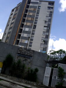 VENDO APARTAMENTO EN LA URBINA